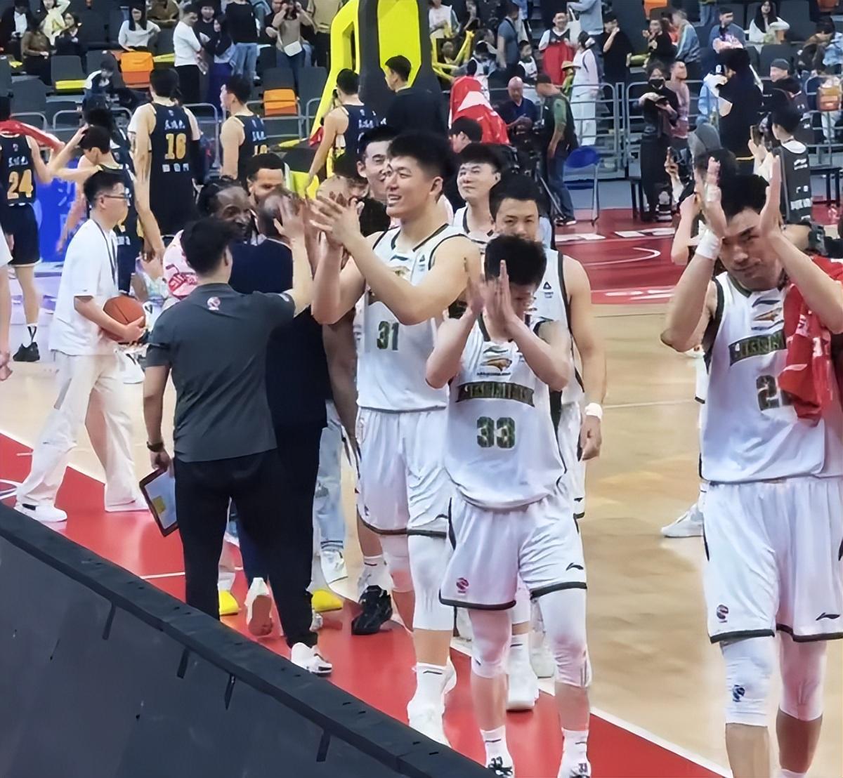 开云体育下载-0分0分还是0分！广东惨败他是最失意之人，不上场球队反赢辽宁7分