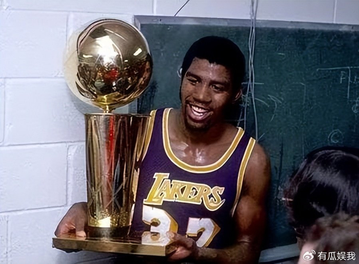 云体育-NBA史上最具含金量的10个FMVP：乔丹两次上榜，11年诺天王第三！|奥尼尔|总决赛|德克·诺维茨基|系列赛|魔术师_新浪体育_新浪新闻